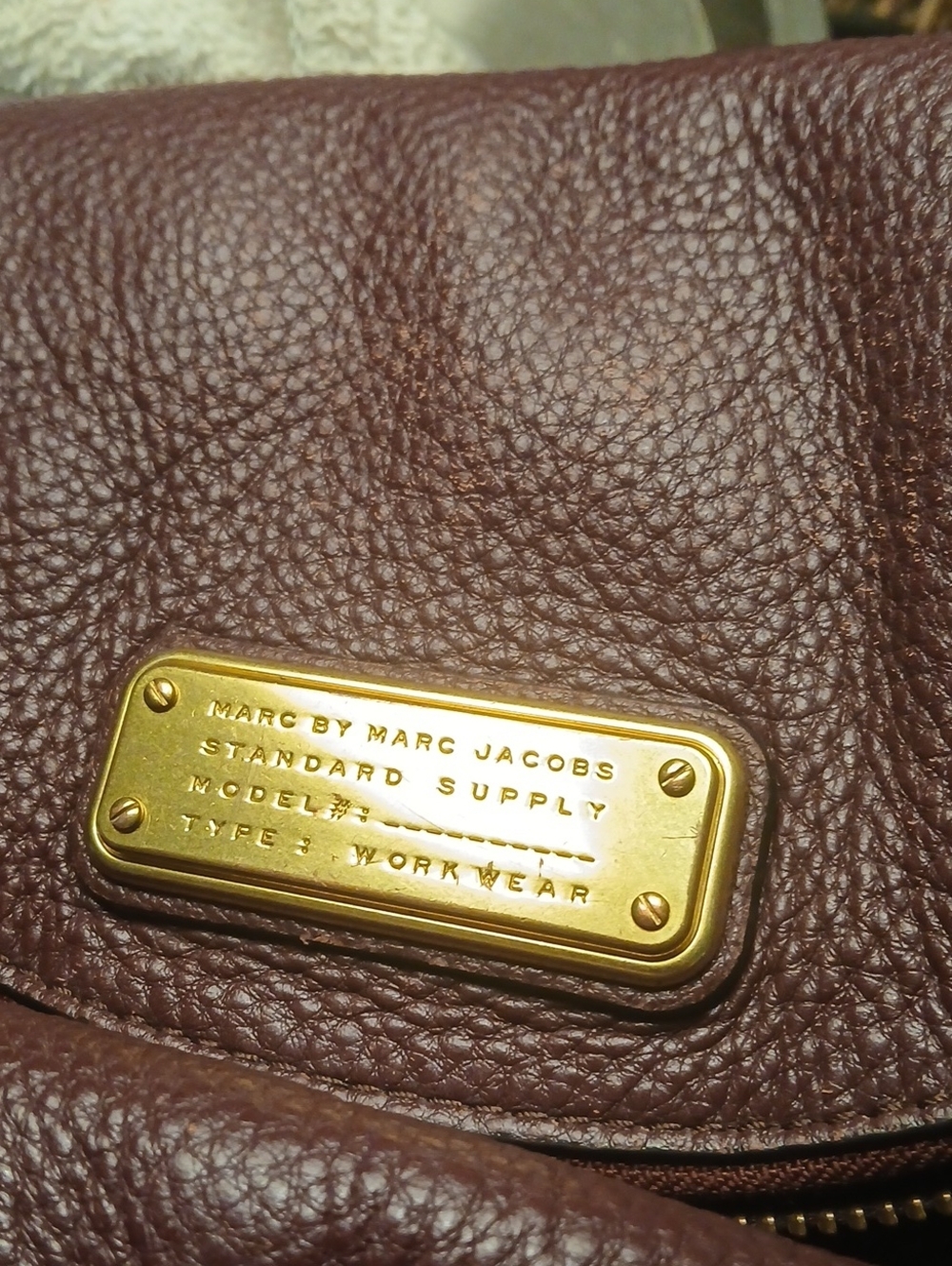 Marc Jacobswomens 's Wine Color  Pebbled Leather Messenger Bag with Gold Plate